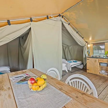 Holiday park Easyatent Safari Tent Lanterna Cervar-Porat
